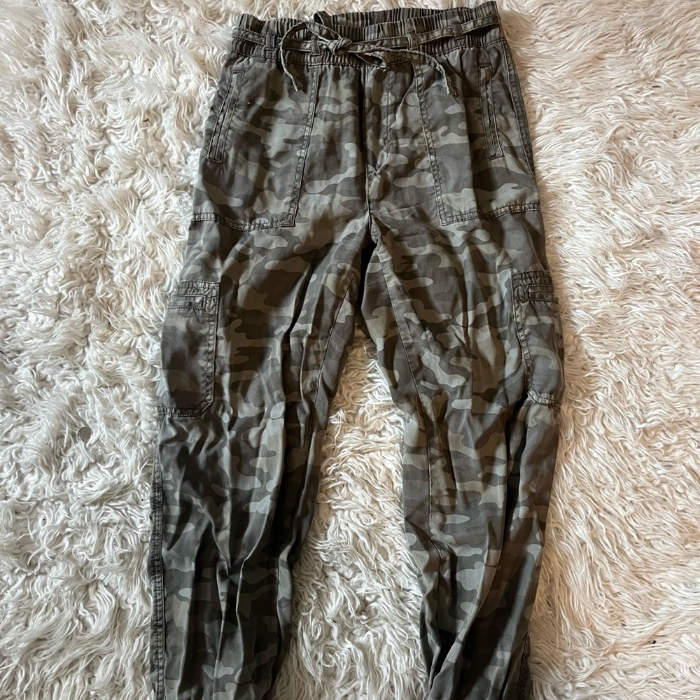 American Eagle camo cargo joggers
